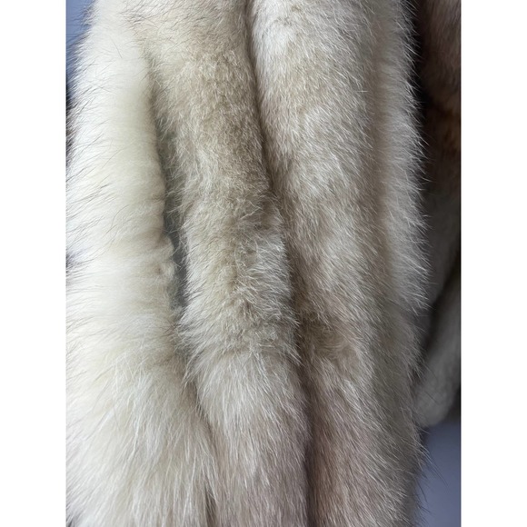 Saga Furs Luxurious Fox Fur Coat Sz. L - Picture 13 of 14